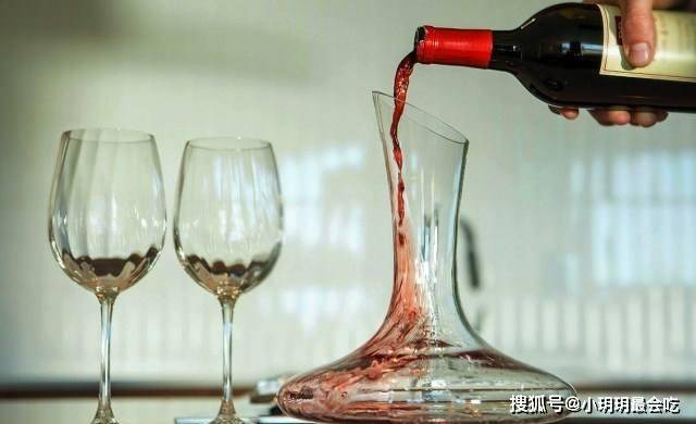 喝红酒之前，为什么要先“醒酒”呢？内行：不醒酒，小心“中毒”